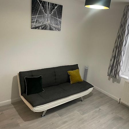 One Bedroom Flat Near Vauxhall Train Station London Eksteriør billede
